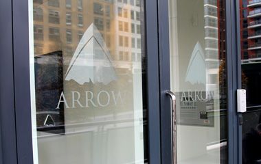 Arrow window logo - Aris Design